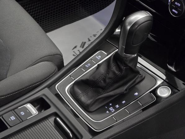 Volkswagen Golf VII с пробегом 2015 года, цена 1 240 000 рублей, 138815 км, хэтчбек, Автокод Объявления