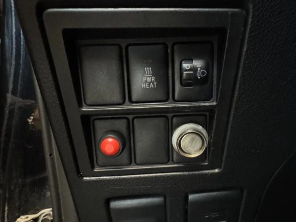 Toyota Hilux VIII с пробегом 2017 года, цена 2 549 000 рублей, 331778 км, offers.body_type.unknown, Автокод Объявления