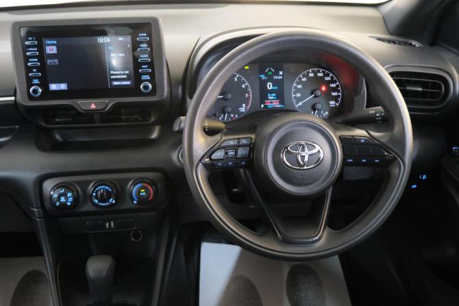Toyota Yaris IV с пробегом 2021 года, цена 1 139 000 рублей, 115000 км, хэтчбек, Автокод Объявления