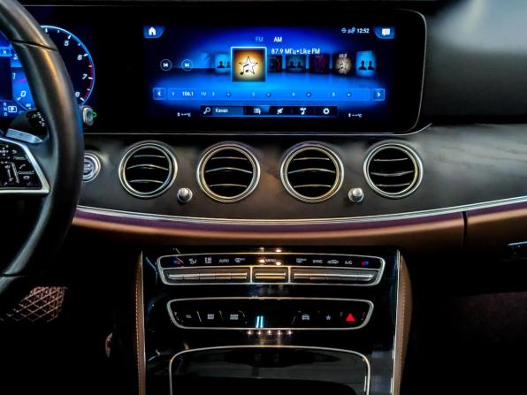Mercedes-Benz E-Класс V (W213 S213 C238) Рестайлинг с пробегом 2022 года, цена 4 645 000 рублей, 72000 км, седан, Автокод Объявления