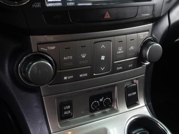 Toyota Highlander II (XU40) Рестайлинг с пробегом 2012 года, цена 2 139 000 рублей, 282094 км, внедорожник, Автокод Объявления