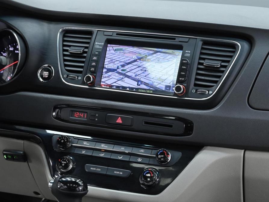 Kia Carnival III Москва  - изображение 9