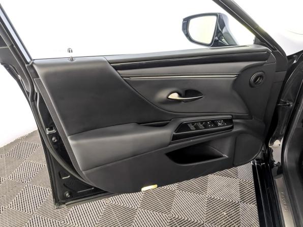 Lexus ES VII с пробегом 2021 года, цена 4 400 000 рублей, 61510 км, седан, Автокод Объявления