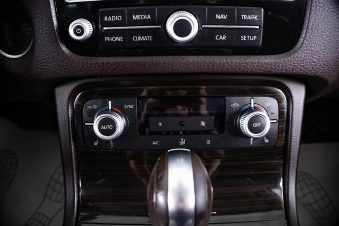 Volkswagen Touareg II Рестайлинг с пробегом 2015 года, цена 3 200 000 рублей, 144000 км, внедорожник, Автокод Объявления
