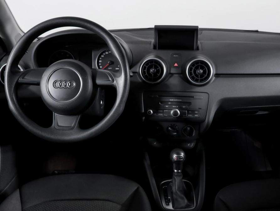 Audi A1 I (8X) Москва  - изображение 12