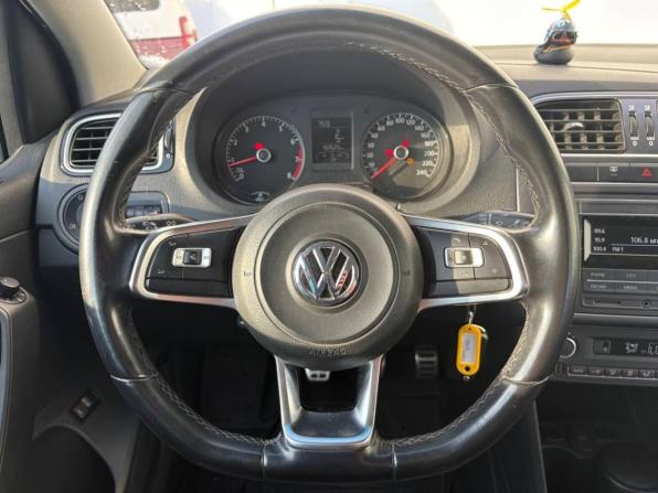 Volkswagen Polo V Рестайлинг с пробегом 2018 года, цена 940 000 рублей, 192000 км, седан, Автокод Объявления