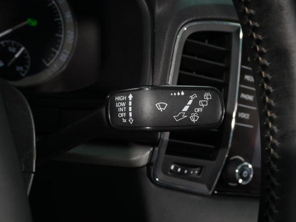 Skoda Karoq I с пробегом 2021 года, цена 2 598 000 рублей, 52158 км, внедорожник, Автокод Объявления