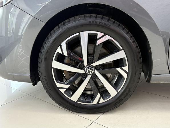 Volkswagen Polo VI с пробегом 2021 года, цена 1 545 000 рублей, 207216 км, лифтбек, Автокод Объявления