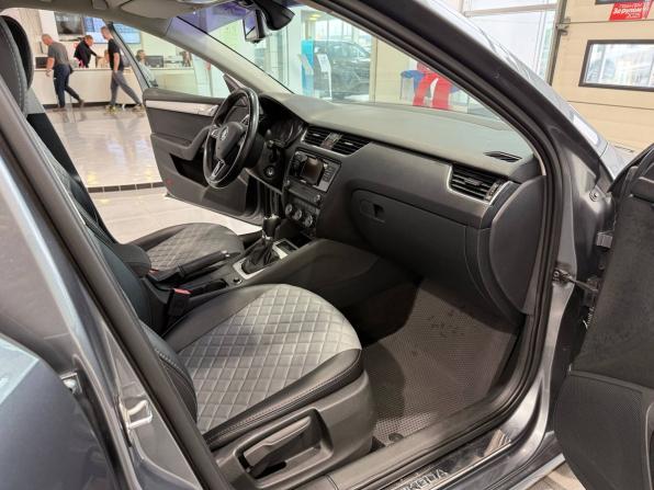 Skoda Octavia III (A7) с пробегом 2015 года, цена 890 000 рублей, 302355 км, лифтбек, Автокод Объявления
