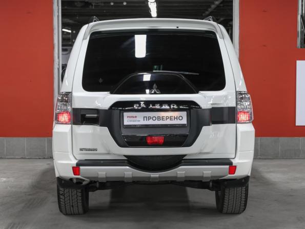 Mitsubishi Pajero IV Рестайлинг 2 с пробегом 2018 года, цена 3 349 000 рублей, 96887 км, внедорожник, Автокод Объявления