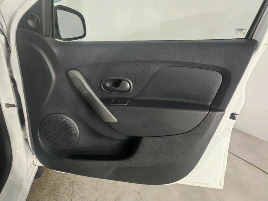 Renault Logan II Санкт-Петербург  - изображение 15