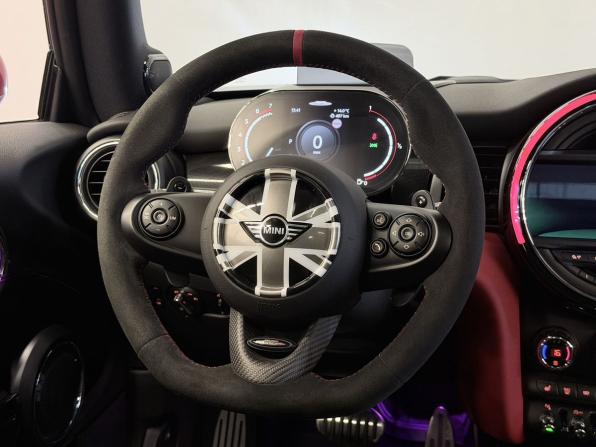 Mini Hatch III (F55/F56) Рестайлинг с пробегом 2021 года, цена 4 300 000 рублей, 2565 км, хэтчбек, Автокод Объявления