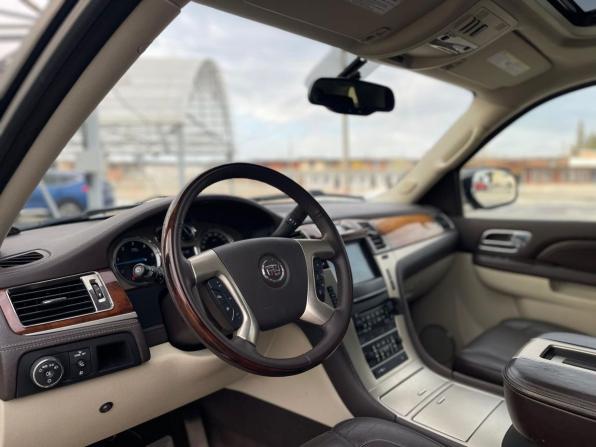 Cadillac Escalade III с пробегом 2011 года, цена 2 195 000 рублей, 208452 км, внедорожник, Автокод Объявления