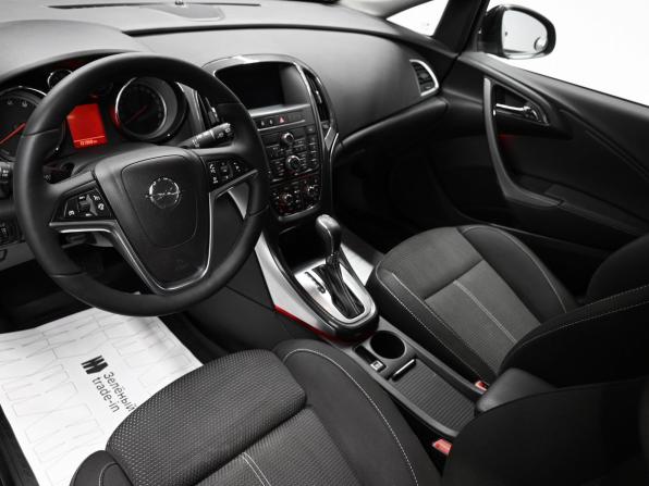 Opel Astra J Рестайлинг с пробегом 2013 года, цена 995 000 рублей, 121950 км, универсал, Автокод Объявления