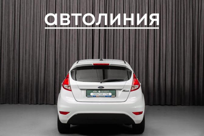Ford Fiesta Mk6 Рестайлинг с пробегом 2018 года, цена 890 000 рублей, 73274 км, хэтчбек, Автокод Объявления