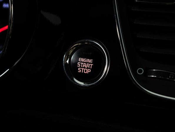 Kia Carnival III с пробегом 2019 года, цена 2 969 700 рублей, 116305 км, минивэн, Автокод Объявления