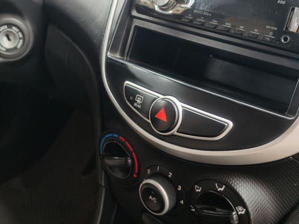 Hyundai Solaris I с пробегом 2012 года, цена 749 900 рублей, 195000 км, хэтчбек, Автокод Объявления