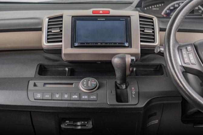 Honda Freed I Рестайлинг с пробегом 2013 года, цена 1 299 000 рублей, 146550 км, компактвэн, Автокод Объявления