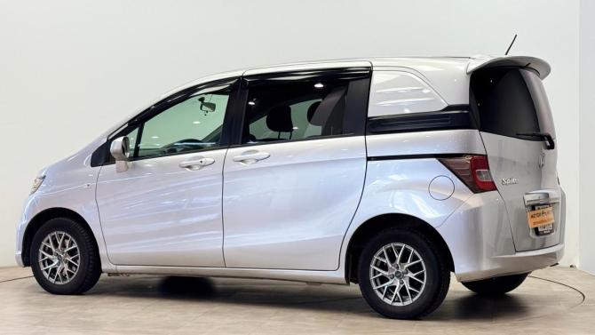 Honda Freed I Рестайлинг с пробегом 2010 года, цена 970 000 рублей, 121000 км, компактвэн, Автокод Объявления