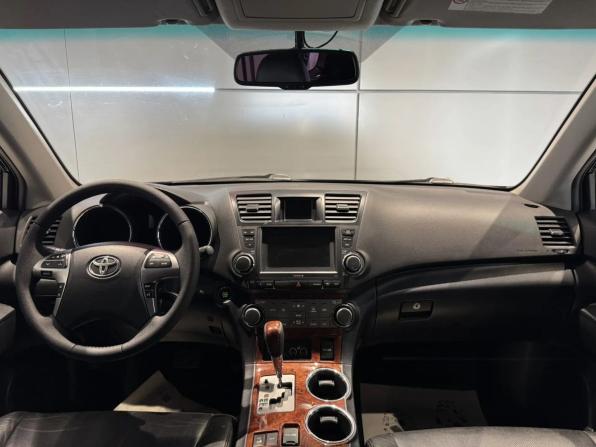 Toyota Highlander II (XU40) Рестайлинг с пробегом 2010 года, цена 1 899 000 рублей, 277000 км, внедорожник, Автокод Объявления