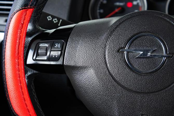 Opel Astra H Рестайлинг с пробегом 2008 года, цена 599 000 рублей, 235000 км, седан, Автокод Объявления
