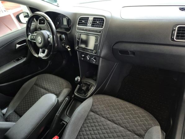 Volkswagen Polo V Рестайлинг с пробегом 2019 года, цена 1 249 000 рублей, 124886 км, седан, Автокод Объявления