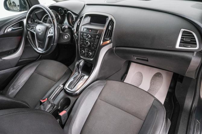 Opel Astra J Рестайлинг с пробегом 2013 года, цена 869 000 рублей, 169655 км, седан, Автокод Объявления