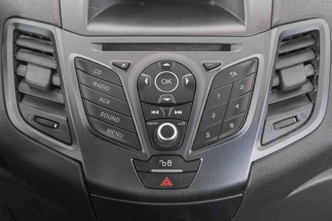 Ford Fiesta Mk6 Рестайлинг с пробегом 2016 года, цена 669 000 рублей, 211000 км, хэтчбек, Автокод Объявления