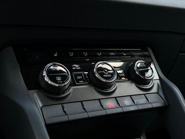 Skoda Karoq I с пробегом 2021 года, цена 2 659 300 рублей, 30936 км, внедорожник, Автокод Объявления