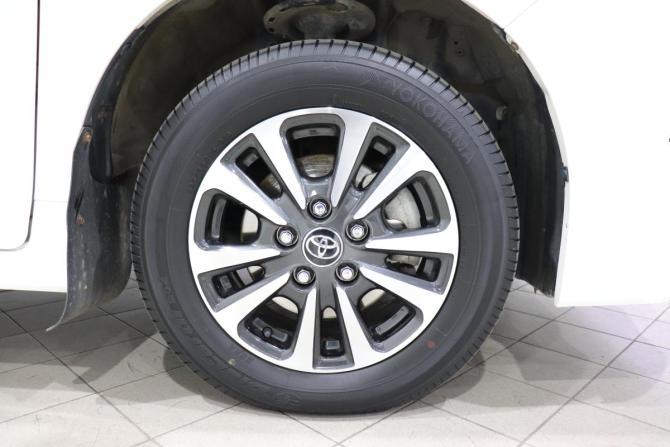 Toyota Esquire I Рестайлинг с пробегом 2018 года, цена 2 300 000 рублей, 63771 км, минивэн, Автокод Объявления