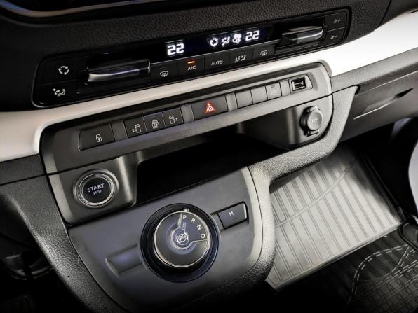 Peugeot Traveller I с пробегом 2020 года, цена 3 690 000 рублей, 115371 км, минивэн, Автокод Объявления