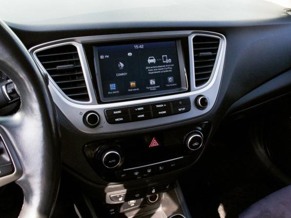 Hyundai Solaris II с пробегом 2019 года, цена 1 329 000 рублей, 129038 км, седан, Автокод Объявления