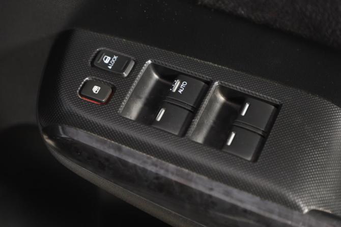 Honda Insight II Рестайлинг с пробегом 2012 года, цена 1 049 000 рублей, 194000 км, хэтчбек, Автокод Объявления