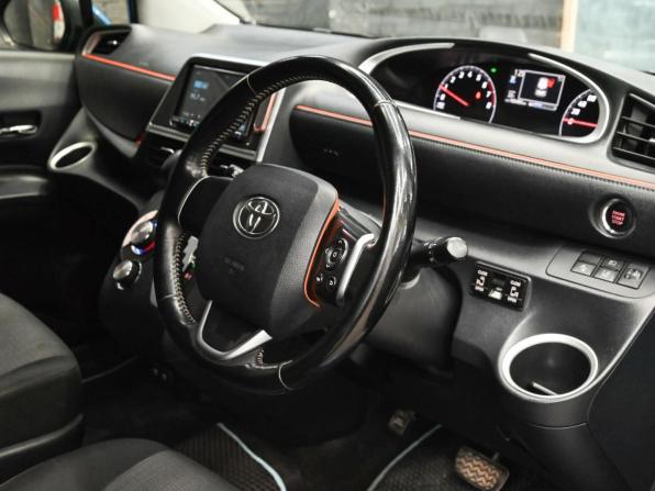 Toyota Sienta II Рестайлинг с пробегом 2019 года, цена 1 460 000 рублей, 105403 км, минивэн, Автокод Объявления