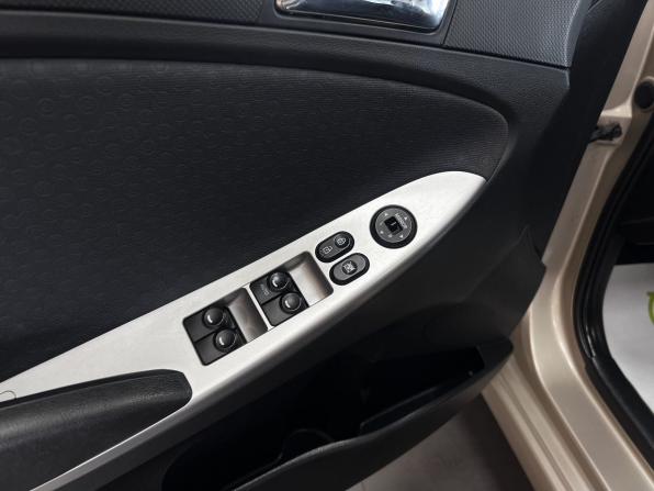 Hyundai Solaris I Рестайлинг с пробегом 2014 года, цена 945 000 рублей, 131719 км, хэтчбек, Автокод Объявления
