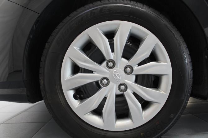 Hyundai Solaris II Рестайлинг с пробегом 2021 года, цена 1 579 000 рублей, 61518 км, седан, Автокод Объявления