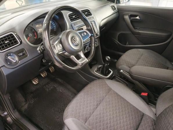 Volkswagen Polo V Рестайлинг с пробегом 2018 года, цена 1 180 000 рублей, 98757 км, седан, Автокод Объявления