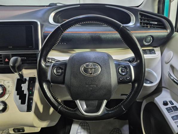 Toyota Sienta II Рестайлинг с пробегом 2019 года, цена 1 405 000 рублей, 111726 км, минивэн, Автокод Объявления