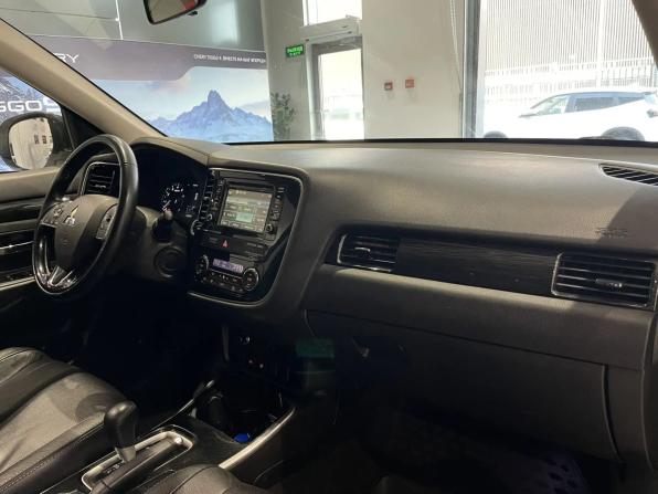 Mitsubishi Outlander III Рестайлинг 2 с пробегом 2017 года, цена 1 430 000 рублей, 205440 км, внедорожник, Автокод Объявления