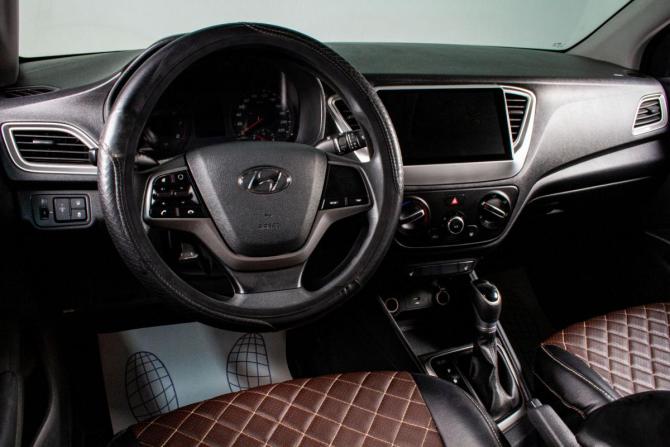 Hyundai Solaris II Рестайлинг с пробегом 2021 года, цена 1 589 000 рублей, 135000 км, седан, Автокод Объявления
