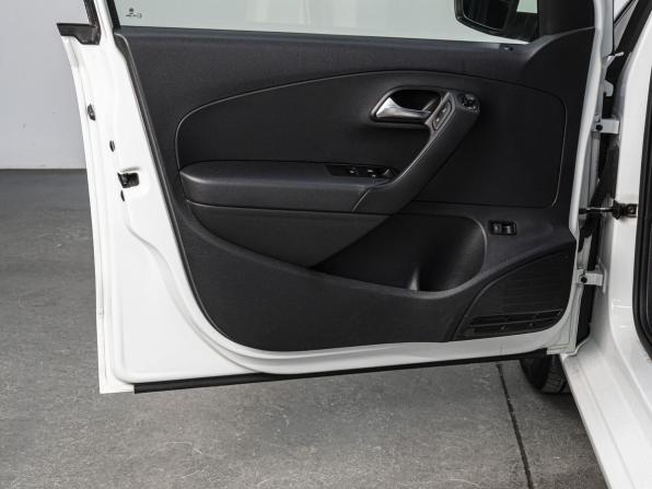 Volkswagen Polo V с пробегом 2015 года, цена 990 000 рублей, 114438 км, седан, Автокод Объявления