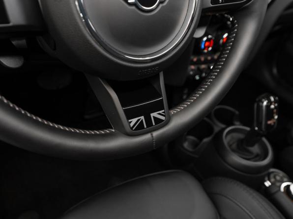 Mini Hatch III (F55/F56) Рестайлинг 2 с пробегом 2022 года, цена 3 860 000 рублей, 17160 км, хэтчбек, Автокод Объявления