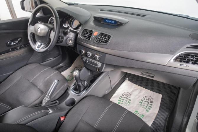 Renault Fluence I Рестайлинг с пробегом 2015 года, цена 979 000 рублей, 181000 км, седан, Автокод Объявления