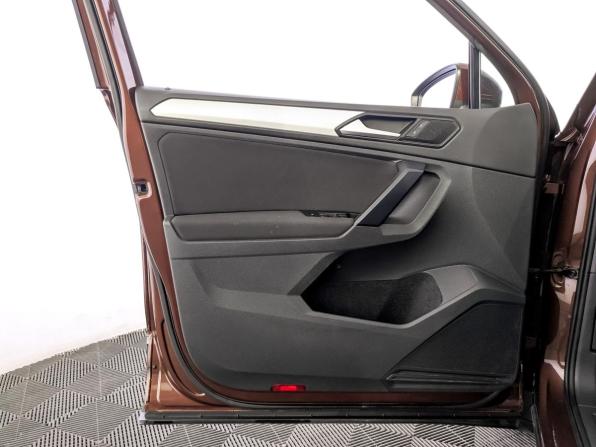 Volkswagen Tiguan II Рестайлинг с пробегом 2021 года, цена 2 490 000 рублей, 77757 км, внедорожник, Автокод Объявления