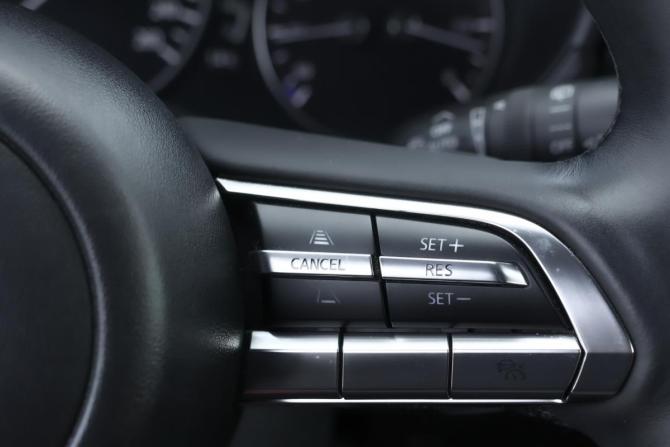 Mazda 3 IV (BP) с пробегом 2019 года, цена 2 230 000 рублей, 47617 км, хэтчбек, Автокод Объявления