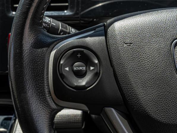 Honda Stepwgn V с пробегом 2016 года, цена 1 890 000 рублей, 94869 км, минивэн, Автокод Объявления