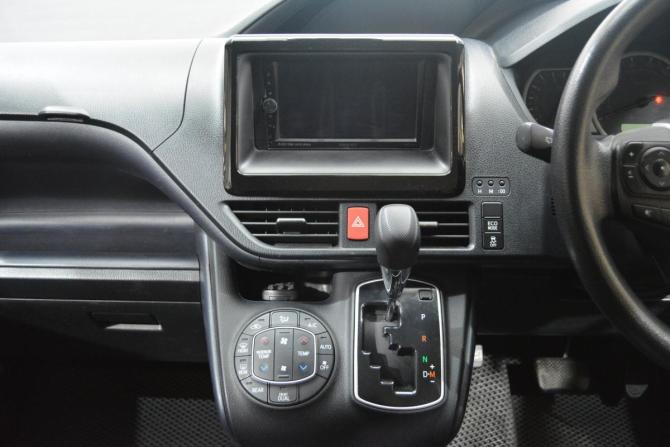 Toyota Noah III (R80) с пробегом 2016 года, цена 1 650 000 рублей, 133800 км, минивэн, Автокод Объявления