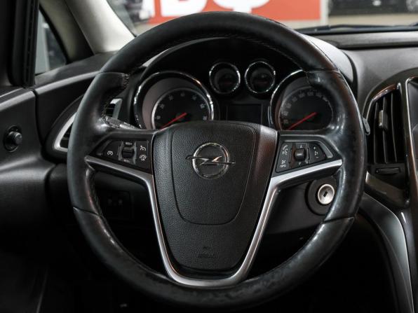 Opel Astra J Рестайлинг с пробегом 2012 года, цена 729 000 рублей, 220000 км, хэтчбек, Автокод Объявления