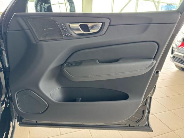 Volvo XC60 II Рестайлинг 2 с пробегом 2025 года, цена 7 800 000 рублей, 571 км, внедорожник, Автокод Объявления