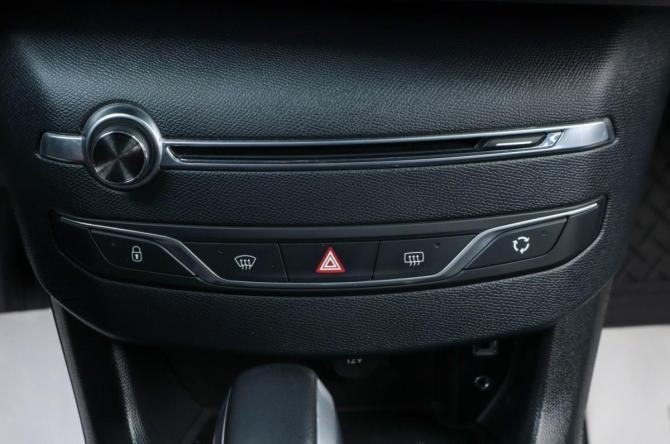 Peugeot 308 II Рестайлинг с пробегом 2017 года, цена 1 319 000 рублей, 154000 км, универсал, Автокод Объявления
